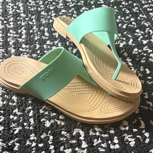 CROCS Women's Mint Green Thong Sandal with Tan Footbed